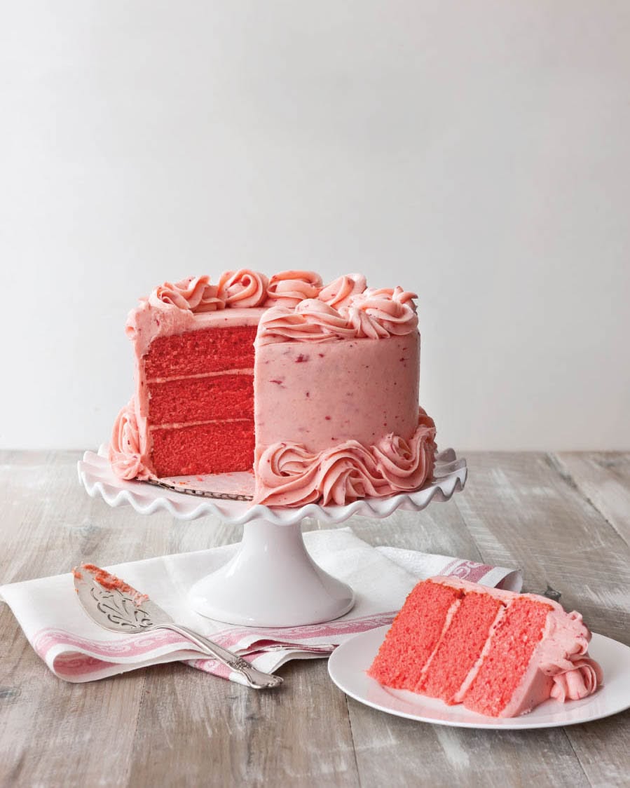 strawberry full cake and slice