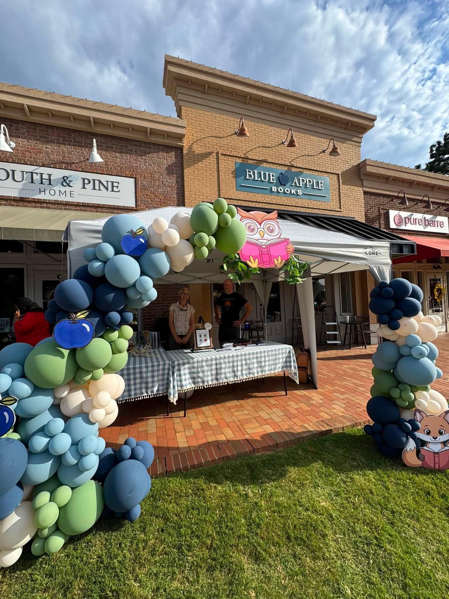 outside of blue Apple Books with large balloon display
